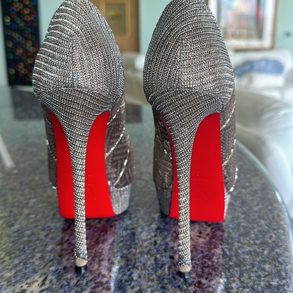 Christian Louboutin art deco silver/gold pumps size 38 (8) - Picture 3 of 4